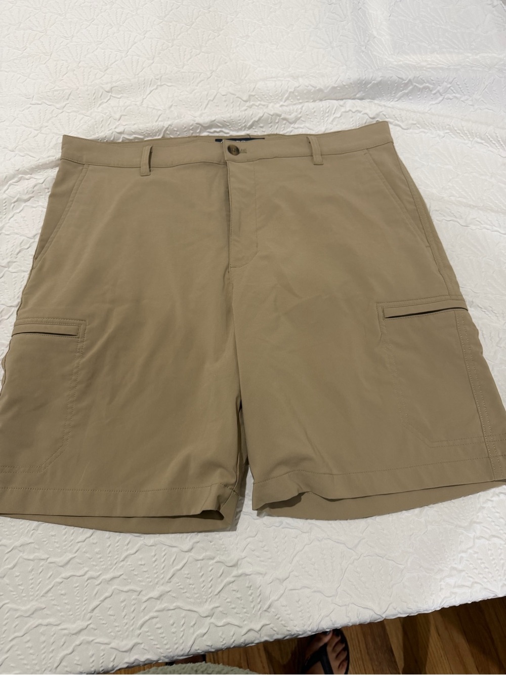 Chaps Men's Cargo Shorts in Khaki